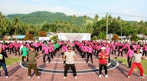 Kapolres Parigi Moutong AKBP Dr. Hendrawan Aguatian Nugraha, S.I.K., M.H., berbaur bersama masyarakat saat kegiatan olahraga bersama, pasar murah, dan pameran UMKM dalam rangka Hari Bhayangkara ke-80 Tahun 2026 sebagai wujud nyata semangat "Polri untuk Masyarakat" serta dukungan terhadap penguatan ekonomi lokal.