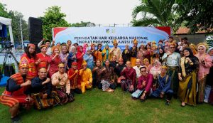 Gubernur Sulawesi Tengah, Anwar Hafid, memimpin Upacara Peringatan Hari Keluarga Nasional (Harganas) ke-33 Tahun 2026 di Kantor Perwakilan BKKBN Provinsi Sulawesi Tengah, Palu, Senin (30/6/2026). Dalam kesempatan tersebut, Gubernur menegaskan pentingnya peran ayah, ketahanan keluarga, serta percepatan penurunan stunting sebagai fondasi mewujudkan generasi unggul menuju Indonesia Emas 2045.