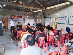Kasat Resnarkoba Polres Parigi Moutong IPTU Nicho Eliezer, S.Tr.K., M.Si., memberikan penyuluhan bahaya narkoba kepada masyarakat Desa Lobu Mandiri, Kecamatan Parigi Barat, dalam program Kampung Bebas Narkoba sebagai upaya memperkuat pencegahan penyalahgunaan narkotika dan mewujudkan Desa Bersinar, Senin (29/6/2026).