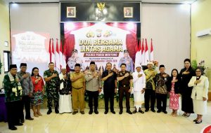 Kapolres Parigi Moutong AKBP Dr. Hendrawan Agustian Nugraha, S.I.K., M.H., bersama Forkopimda, tokoh lintas agama, dan para undangan mengikuti Doa Lintas Agama dalam rangka Hari Bhayangkara ke-80 di Aula Pesat Gatra Polres Parigi Moutong, Selasa (30/6/2026). Kegiatan menjadi simbol penguatan toleransi, persatuan, dan sinergi mewujudkan Polri untuk Masyarakat.