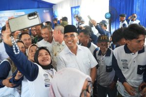 Gubernur Sulawesi Tengah, Anwar Hafid, mendampingi Menteri Koordinator Bidang Pangan, Zulkifli Hasan, menghadiri kegiatan Rembuk Tani di Kabupaten Sigi, Sabtu (4/7/2026). Kegiatan tersebut menjadi ajang dialog antara pemerintah dan petani sekaligus memperkuat komitmen pemerintah dalam mendukung ketahanan pangan nasional.