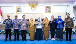 Wakil Gubernur Sulawesi Tengah dr. Reny A. Lamadjido, Sp.PK., M.Kes., membuka Entry Meeting Penilaian Ombudsman RI Tahun 2026 di Ruang Polibu, Kantor Gubernur Sulteng, Selasa (21/7/2026), sebagai wujud komitmen Pemprov Sulteng meningkatkan kualitas pelayanan publik yang profesional, transparan, akuntabel, dan bebas maladministrasi.