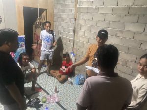 Satuan Reserse Narkoba (Satresnarkoba) Polres Parigi Moutong kembali membuktikan komitmennya dalam memerangi peredaran gelap narkotika. Melalui operasi yang digelar pada Senin (20/7/2026) malam, petugas berhasil menggagalkan upaya peredaran narkotika jenis sabu lintas wilayah serta mengamankan tiga terduga pelaku dengan total barang bukti sabu seberat sekitar 12,56 gram.