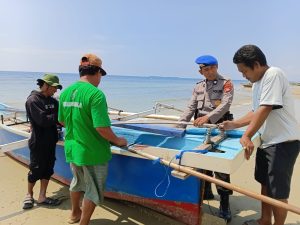 Polres Parigi Moutong terus memperkuat upaya menjaga keamanan wilayah perairan sekaligus meningkatkan kesadaran masyarakat pesisir terhadap keselamatan saat melaut dan pentingnya menjaga kelestarian ekosistem laut.